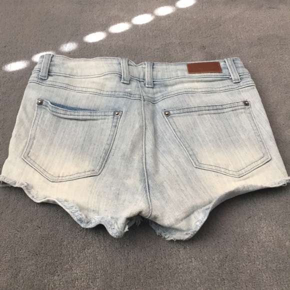 Denim shorts - Picture 2 of 5